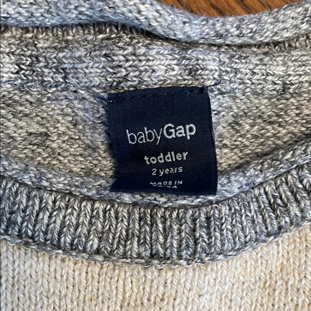 Baby Gap Gray and Cream Crew Neck Sweater size 2 100% cotton